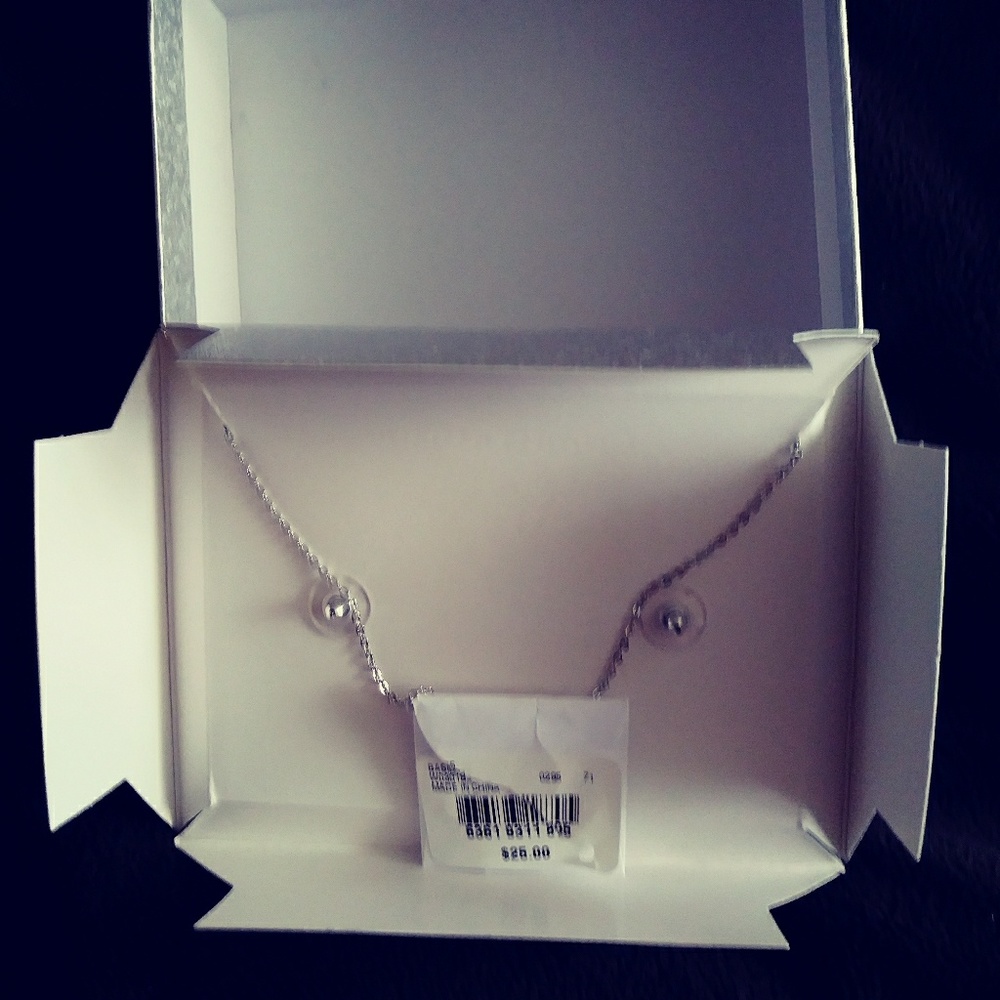 Beautiful dressy Necklace and Earrings.. - Picture 2 of 4
